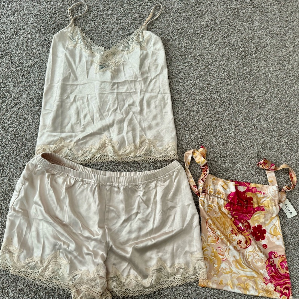 Soma PJ Set Large NWT